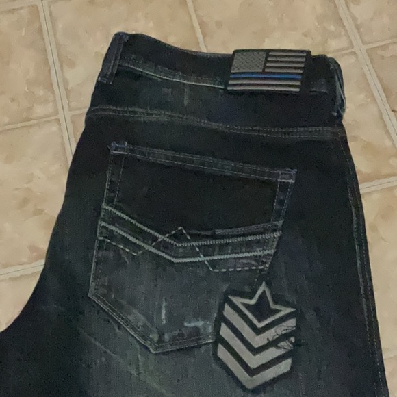 Used - Picture 2 of 5